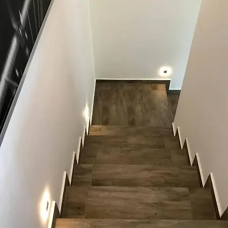 Appartement 'new' Sunkissed On The Old Hill