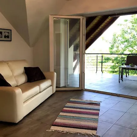 'new' Sunkissed On The Old Hill Appartement *
