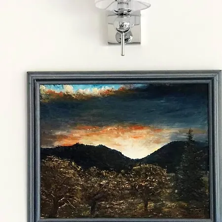 Appartement 'new' Sunkissed On The Old Hill