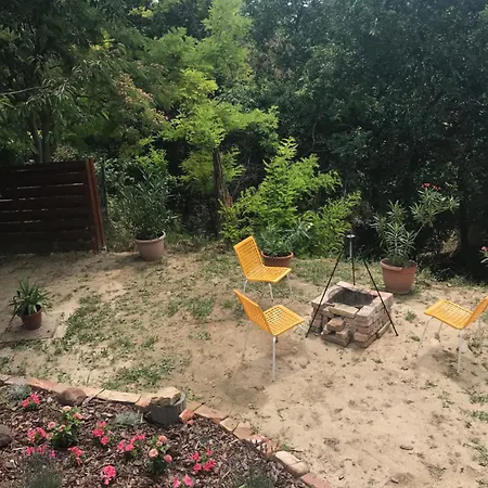 Apartament 'new' Sunkissed On The Old Hill