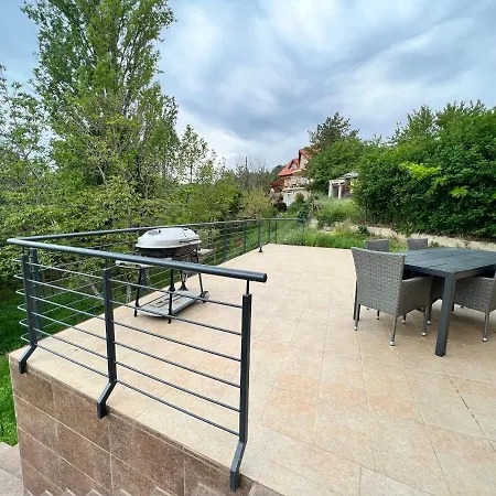 'new' Sunkissed On The Old Hill Διαμέρισμα