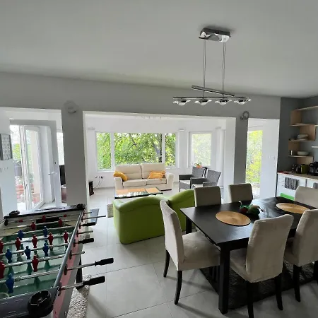 Appartement 'new' Sunkissed On The Old Hill *
