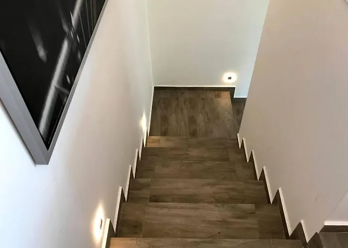 דירה 'new' Sunkissed On The Old Hill