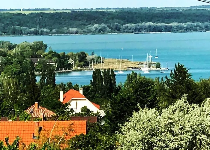 'new' Sunkissed On The Old Hill Appartement