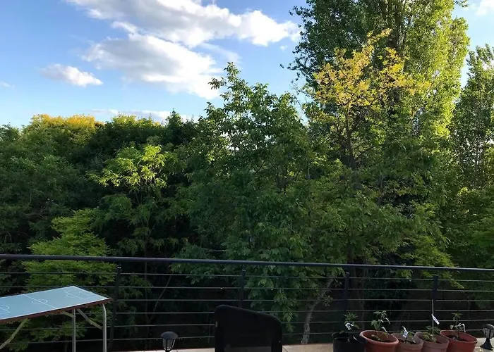 아파트 'new' Sunkissed On The Old Hill