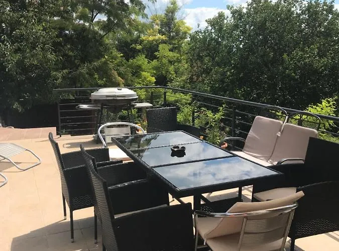 'new' Sunkissed On The Old Hill 발라톤알마디