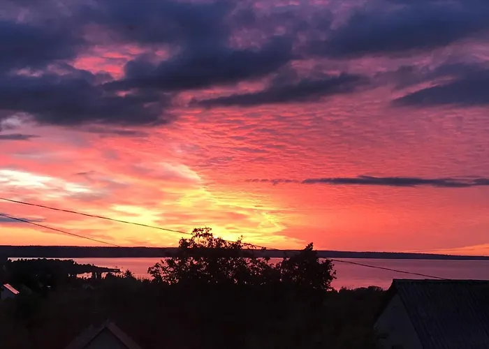 דירה 'new' Sunkissed On The Old Hill