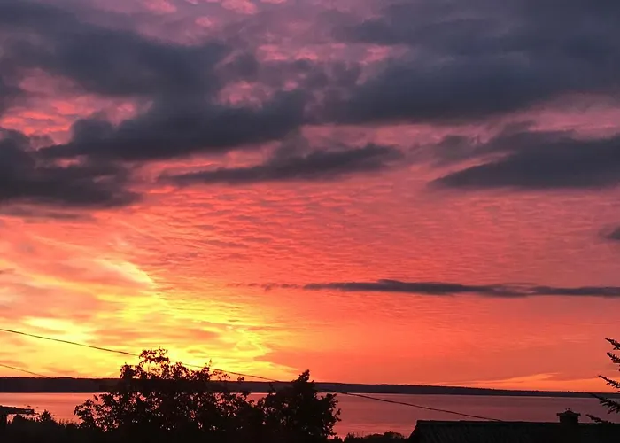 Appartement 'new' Sunkissed On The Old Hill